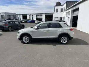 Volkswagen T-Roc 1.5 TSI DSG Life AHK 160€ m 20% Anzahlung Digita Bild 3