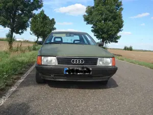 Audi 100 Bild 2
