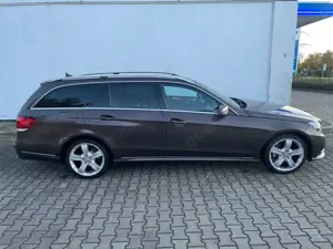 Mercedes-Benz E 220 E 200 T CDI 7G-TRONIC Avantgarde Bild 2