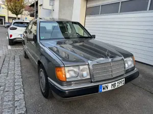 Mercedes-Benz 200 W 124 200 E Oldtimer