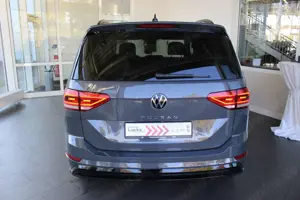 Volkswagen Touran R-Line 1,5 l TSI DSG AHK Black Style Bild 4