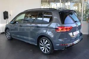 Volkswagen Touran R-Line 1,5 l TSI DSG AHK Black Style Bild 2