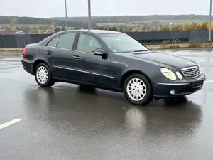 Mercedes-Benz E 240 Lim. Elegance SHZ ALU TÜV 12/2027 Bild 3