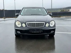 Mercedes-Benz E 240 Lim. Elegance SHZ ALU TÜV 12/2027 Bild 2