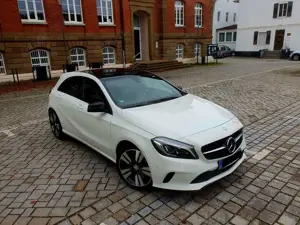 Mercedes-Benz A 180 A-Klasse 7G-DCT SCORE!