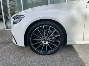 Mercedes-Benz E 400 E 400 d 4M T AMG *DISTRO*BURM*STHZ*HUD*PANO*360* Bild 3