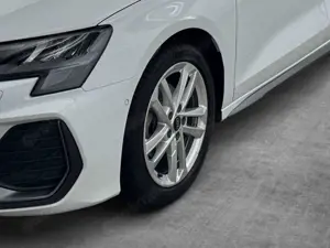 Audi A3 Limousine 35TFSI S line AHK NAVI HUD BO SITZH Bild 4