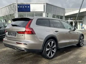 Volvo V60 D4 (190 PS) AWD|AT8|CrossCountryPRO|20-Zoll|ACC|BL Bild 2