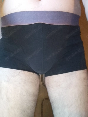 Welche Dame möchte sehen was darunter ist?