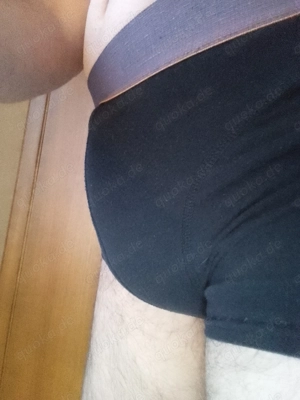 Welche Dame möchte sehen was darunter ist? Bild 2