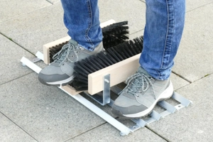 Outdoor Schuhreiniger mit Gitterrost und austauschbaren Bürsten
