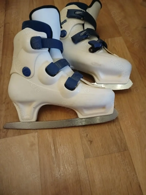 2 Paar Schalenschlittschuhe