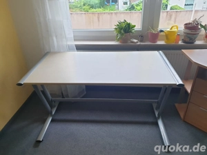 Schreibtisch