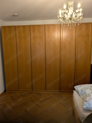 Großer italienischer Kleiderschrank in erstklassigem Zustand