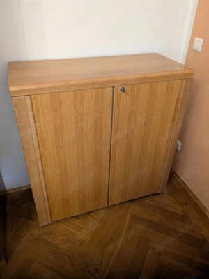 Kleiner Mehrzweckschrank aus hellem Holz   vielseitig & stilvoll