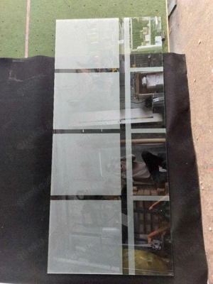 Duschglasscheibe Sicherheitsglas ESG 8 mm Float hell,  mit Motiv mattiert. Maße: 1020 x 2300 mm.