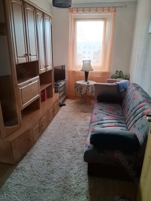 Ein Zimmer zu vermieten. Nur an Frauen