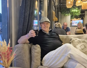 Gentleman 66Jh.jung sucht Sie bis 75 Jh. Nationalität egal!