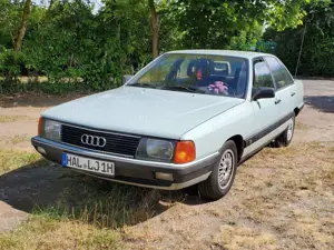 Audi 100