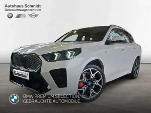 BMW iX2 eDrive20 *M Sportpaket Pro*HK*Pano*AHK*IconicGlow