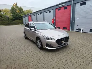 Hyundai i30 cw Pure/1Hand/Navi/KAMERA