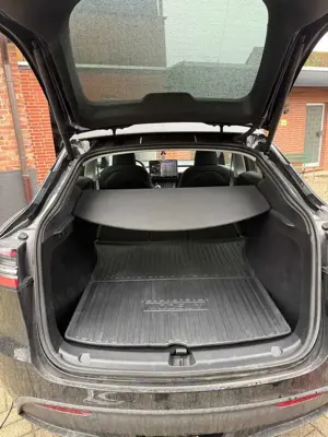 Tesla Model Y Model Y Long Range Dual Motor AWD Bild 4