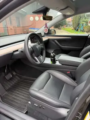 Tesla Model Y Model Y Long Range Dual Motor AWD Bild 2