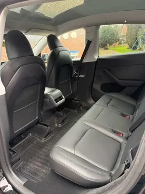 Tesla Model Y Model Y Long Range Dual Motor AWD Bild 3