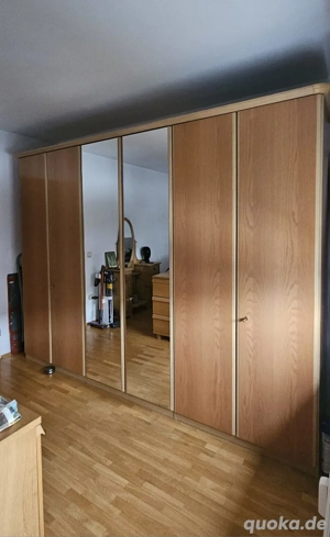 Kleiderschrank 