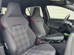 Volkswagen Golf GTI 2.0 TSI OPF DSG Deep Perleffekt Top Austattung Bild 5