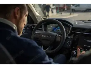 Lynk  Co 01 1.5 / Plug-In-Hybrid / Garantie / TÜV Neu / Servic Bild 4