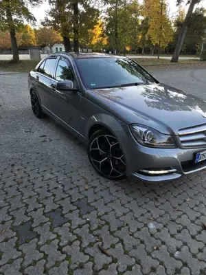 Mercedes-Benz C 220 CDI DPF Automatik BlueEFFICIENCY Avantgarde Bild 3