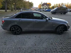 Mercedes-Benz C 220 CDI DPF Automatik BlueEFFICIENCY Avantgarde Bild 4