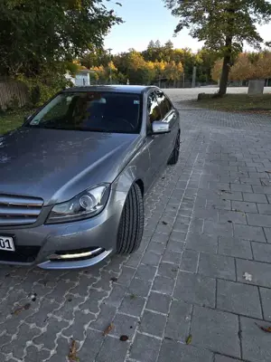 Mercedes-Benz C 220 CDI DPF Automatik BlueEFFICIENCY Avantgarde Bild 2