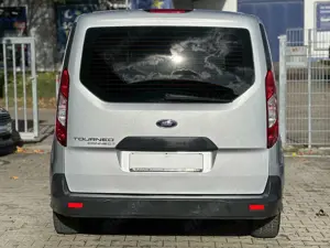 Ford Grand Tourneo Bild 4