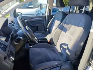 Volkswagen Touran Highline AUTOMATIK* XENON*TEMPOMAT*PDC*TOP ZUSTAND Bild 4