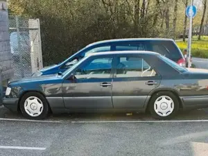 Mercedes-Benz E 220 E 220