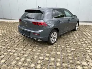 Volkswagen Golf VIII 1.5 TSI Style LED/17-ZOLL/NAVI-PRO/ASSISTENZ Bild 3
