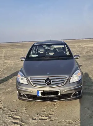 Mercedes-Benz B 200 Automatik, Vollleder weiß