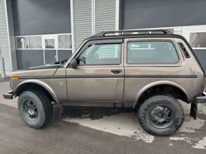 Lada Niva 4x4 Bronto Bild 5