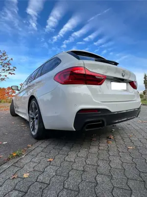 BMW M550 M550d xDrive Touring Aut. HuD, Pano, BW, Massage Bild 2