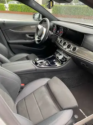 Mercedes-Benz E 300 E-Klasse T-Modell Diesel d T 9G-TRONIC AMG Line Bild 4
