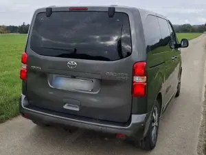Toyota Proace Proace Verso 2,0-l-D-4D L1 (8-Si.) Autm. Team D.