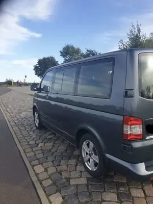 Volkswagen T5 Caravelle 9-Sitzer Diesel Bild 5