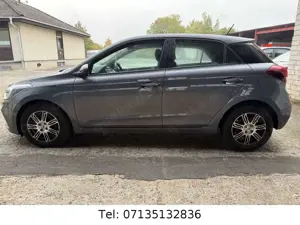 Hyundai i20 Style AUTOMATIK SZH NAVI LKH Bild 4