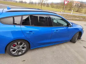 Ford Focus Turnier 1.0 EcoBoost Hybrid ST-LINE X Bild 3