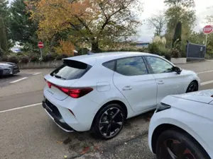 CUPRA Leon 1.5 eTSI Navi Digitales Cockpit LED Sperrdiff. ACC Bild 2