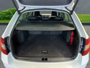 Skoda Octavia Combi Ambition 4x4 2.0 TDI+Navi+Parksensoren+LED Bild 5