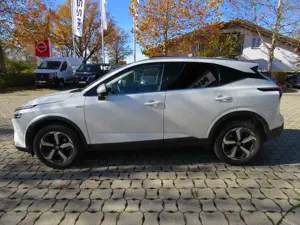 Nissan Qashqai Premiere Edition 1,3 DIG-T 158PS Xtronic mit WKR Bild 4