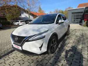 Nissan Qashqai Premiere Edition 1,3 DIG-T 158PS Xtronic mit WKR Bild 3